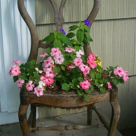 старый стул с цветами