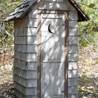 деревянный туалет для дачи